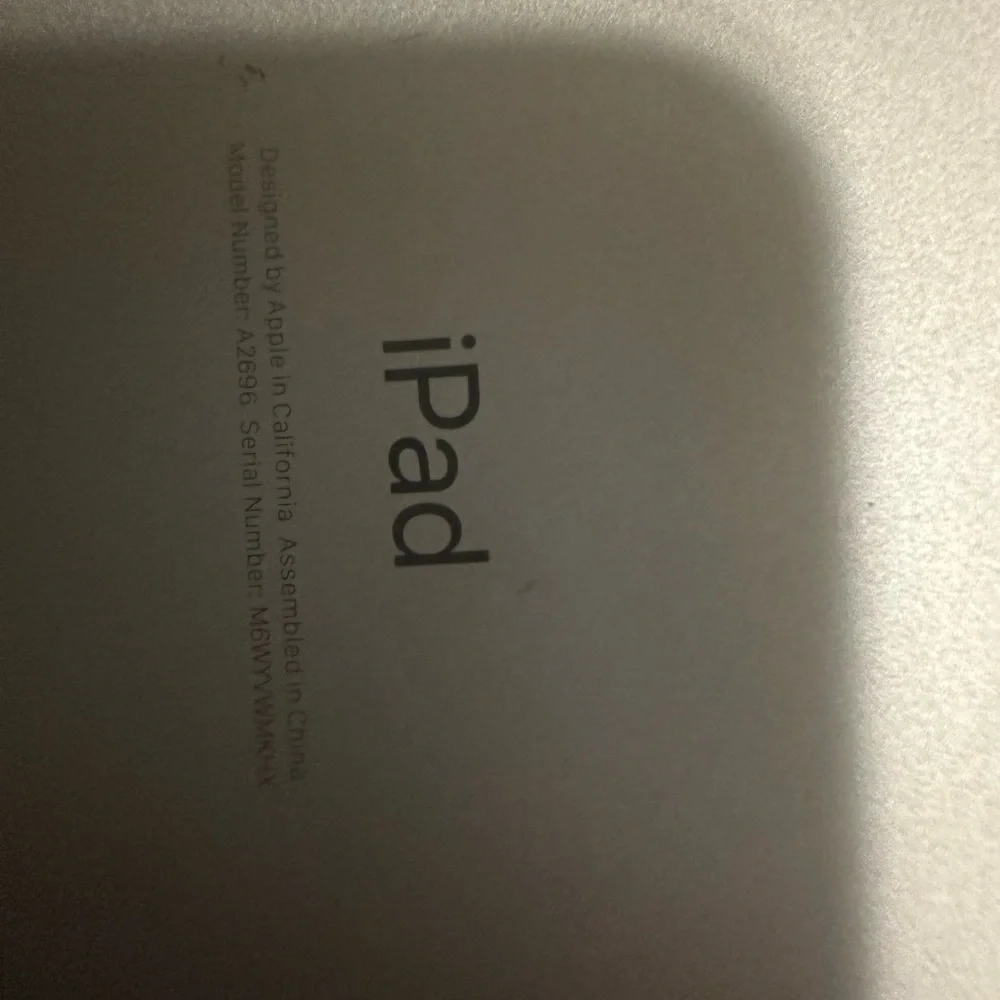 10.9 inch , 10th gen , silver iPad